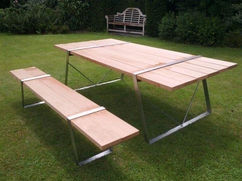 Table de jardin en inox et bois